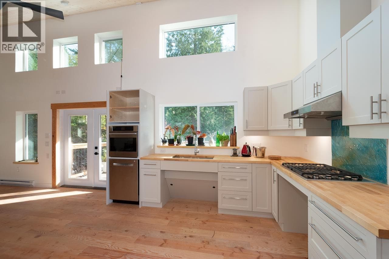 Single Family at 1580 EVERGREEN Lane, Bowen Island, British Columbia - Photo 7 - RE/MAX Garden City Realty
