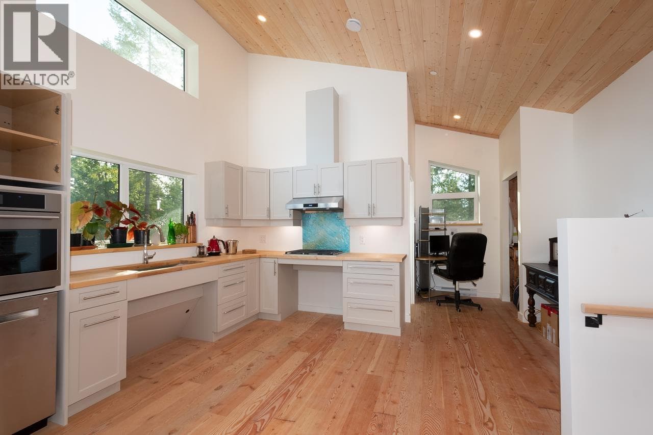 Single Family at 1580 EVERGREEN Lane, Bowen Island, British Columbia - Photo 6 - RE/MAX Garden City Realty