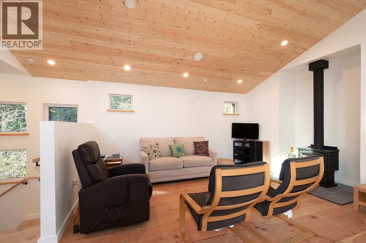 Single Family at 1580 EVERGREEN Lane, Bowen Island, British Columbia - Photo 4 - RE/MAX Garden City Realty