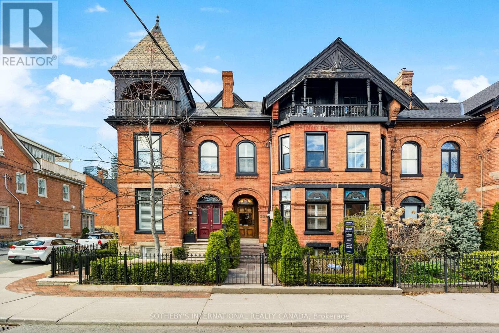 328 Wellesley Street