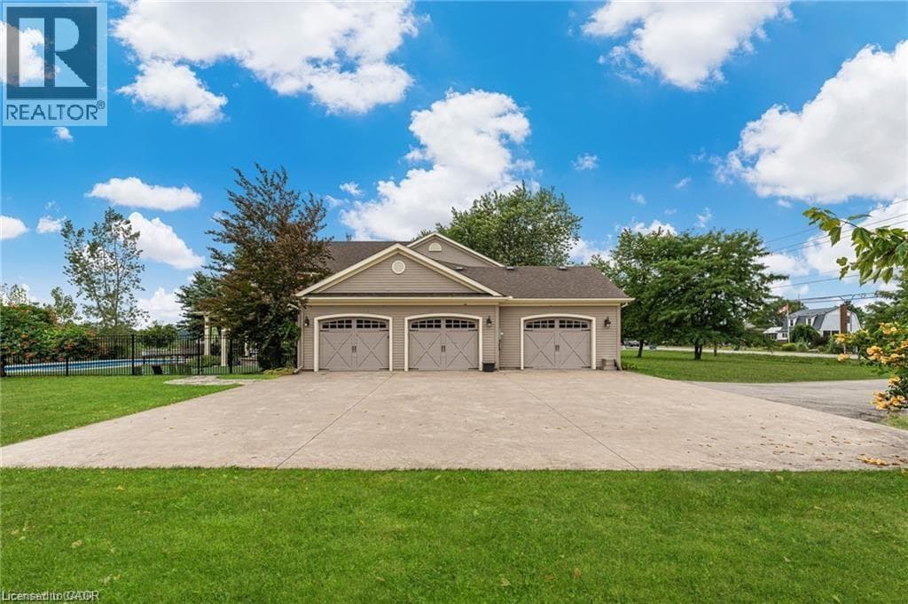 Single Family at 915 QUEENSTON Road, Niagara-on-the-Lake, Ontario - Photo 5 - RE/MAX Garden City Realty