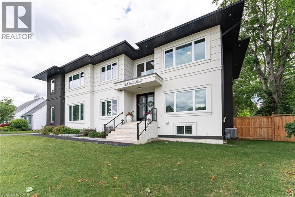 Single Family at 22 LAKE Street, Grimsby, Ontario - Photo 3 - RE/MAX Garden City Realty