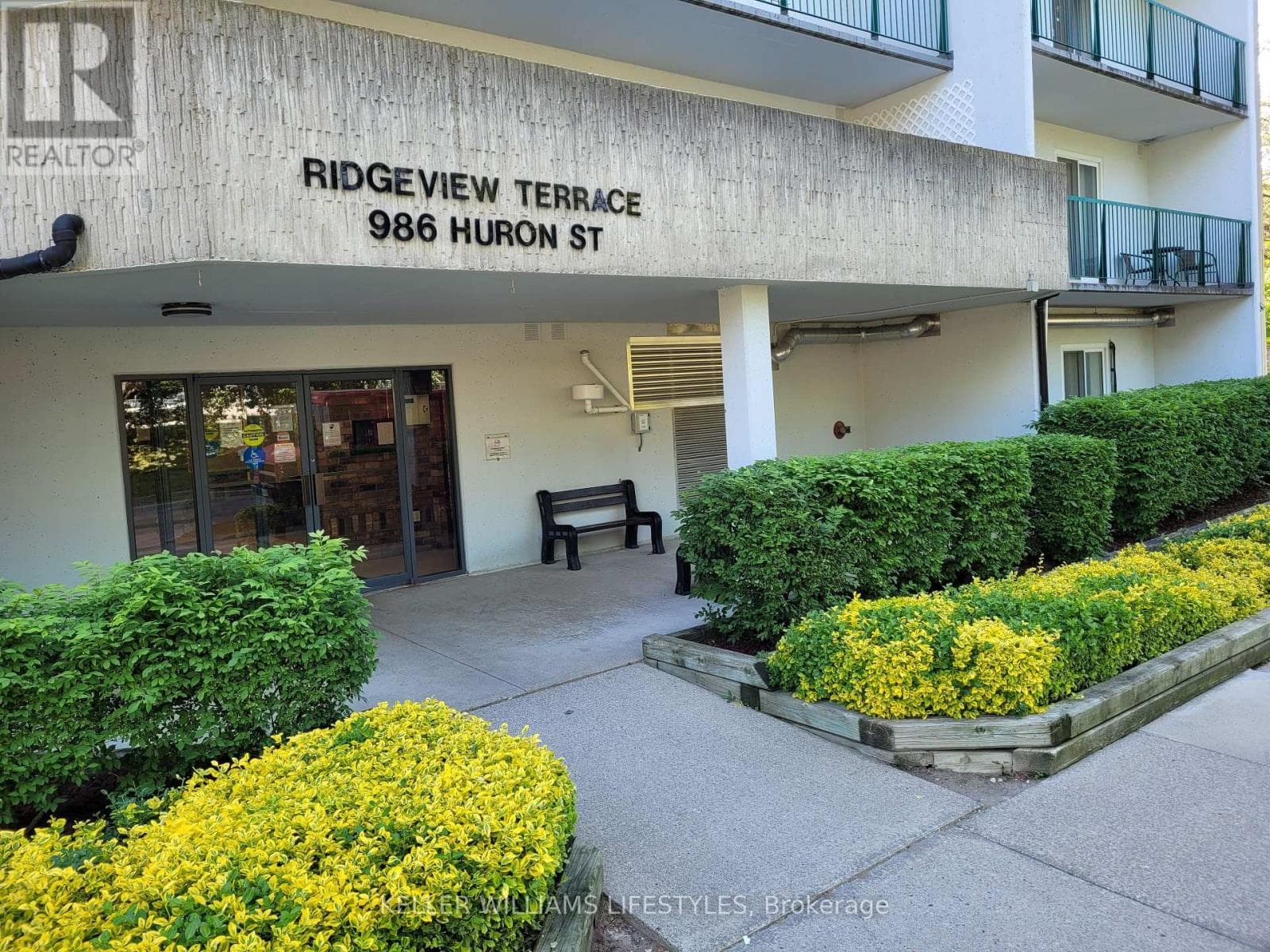 710- 986 Huron Street