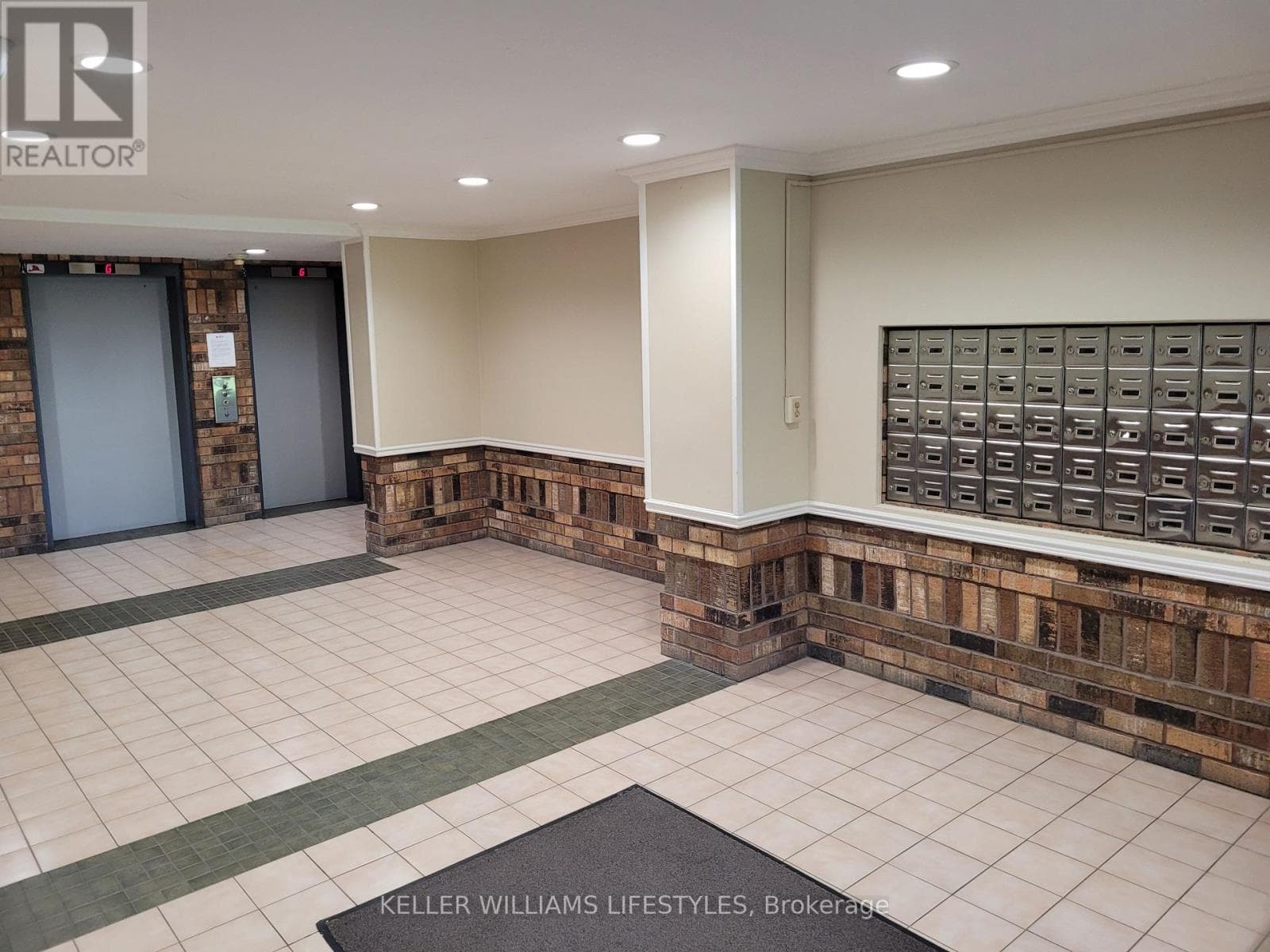 Single Family at 710- 986 Huron Street, London East (East A), Ontario - Photo 2 - RE/MAX Garden City Realty