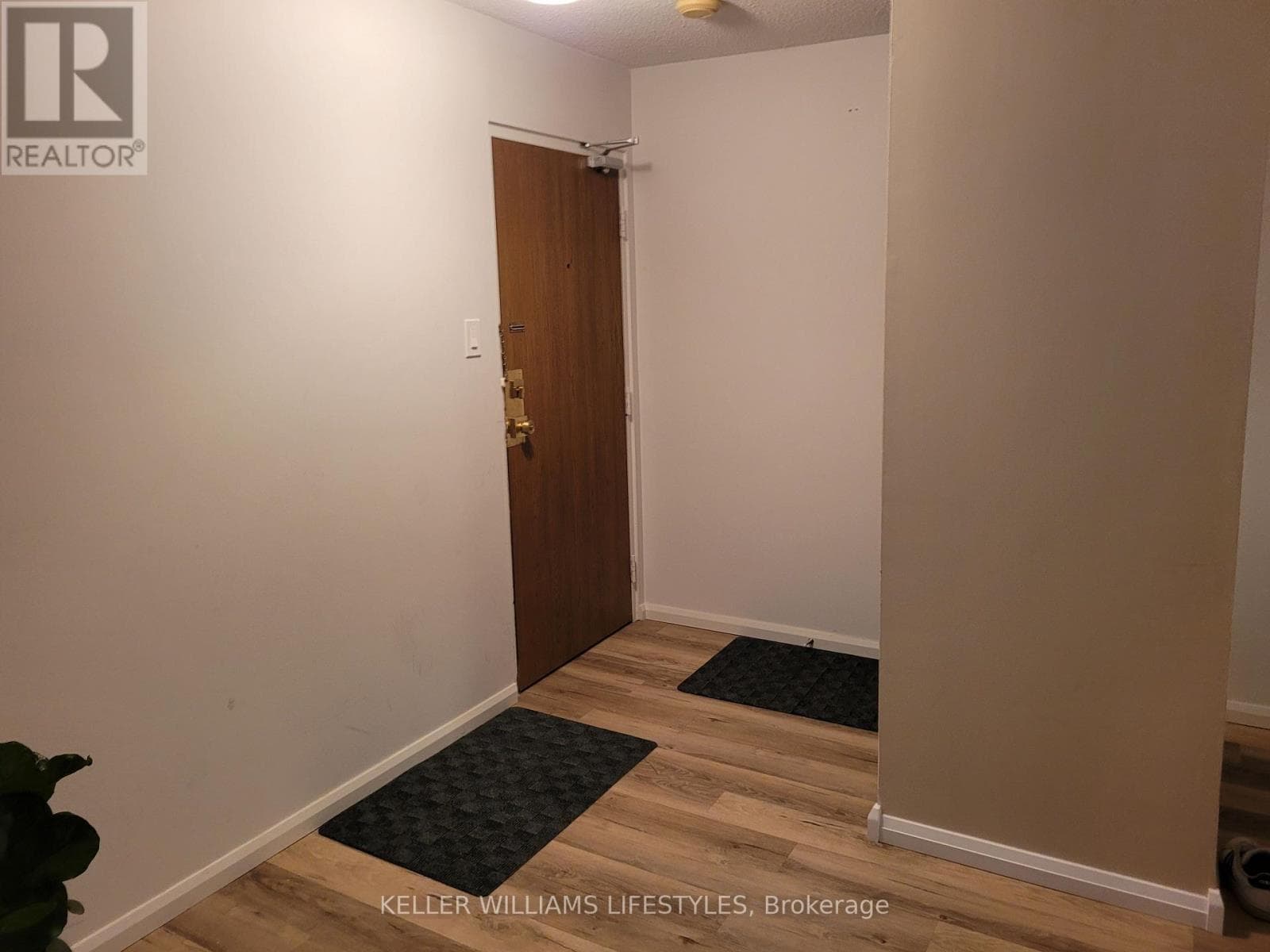 Single Family at 710- 986 Huron Street, London East (East A), Ontario - Photo 5 - RE/MAX Garden City Realty
