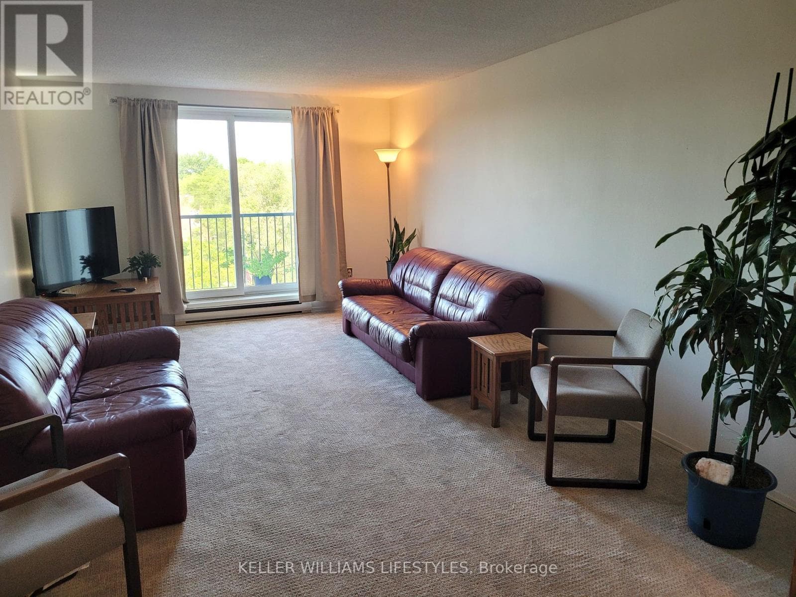 Single Family at 710- 986 Huron Street, London East (East A), Ontario - Photo 6 - RE/MAX Garden City Realty