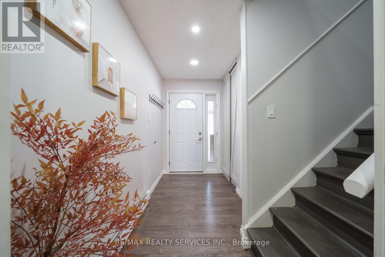 Single Family at 43- 5009 Pinedale Avenue, Burlington (Appleby), Ontario - Photo 2 - RE/MAX Garden City Realty
