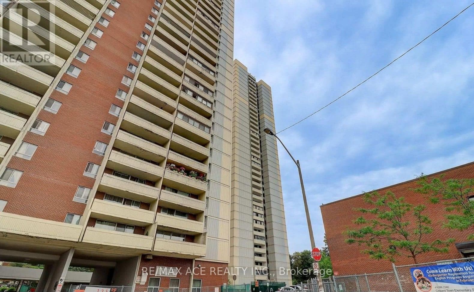 906- 3 Massey Square