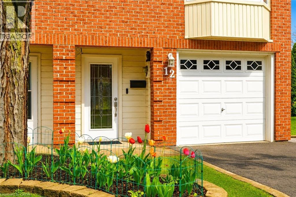 Single Family at 12- 130 LIVINGSTON Avenue, Grimsby, Ontario - Photo 4 - RE/MAX Garden City Realty