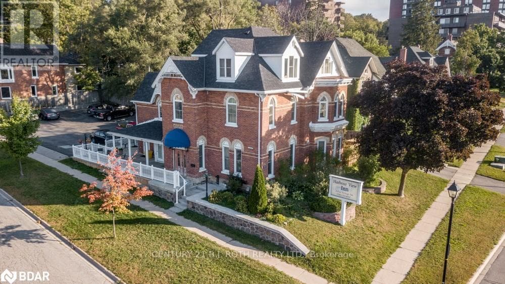 1 Berczy Street