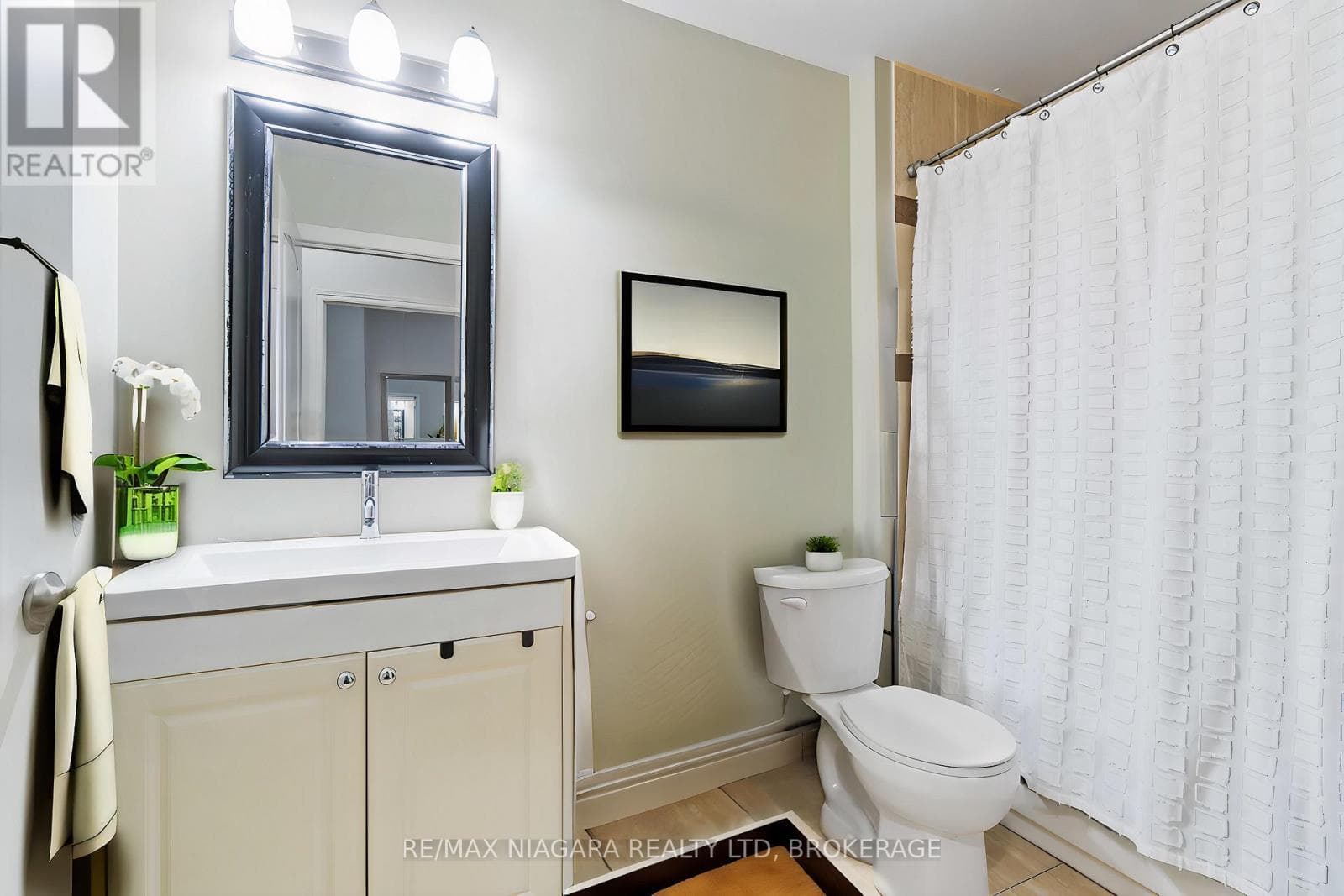 Single Family at 132- 8111 Forest Glen Drive, Niagara Falls (Mt. Carmel), Ontario - Photo 8 - RE/MAX Garden City Realty