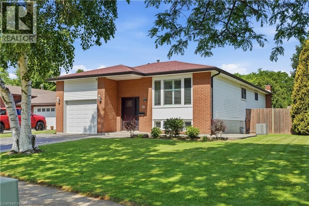 Single Family at 33 DEBORA Drive, Grimsby, Ontario - Photo 3 - RE/MAX Garden City Realty