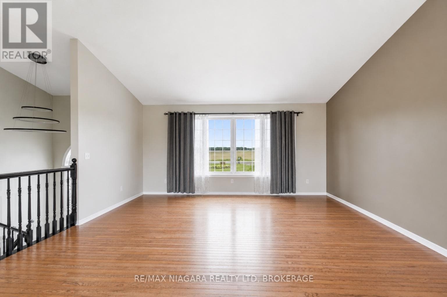 Single Family at 661 Carl Road, Thorold (Port Robinson), Ontario - Photo 10 - RE/MAX Garden City Realty