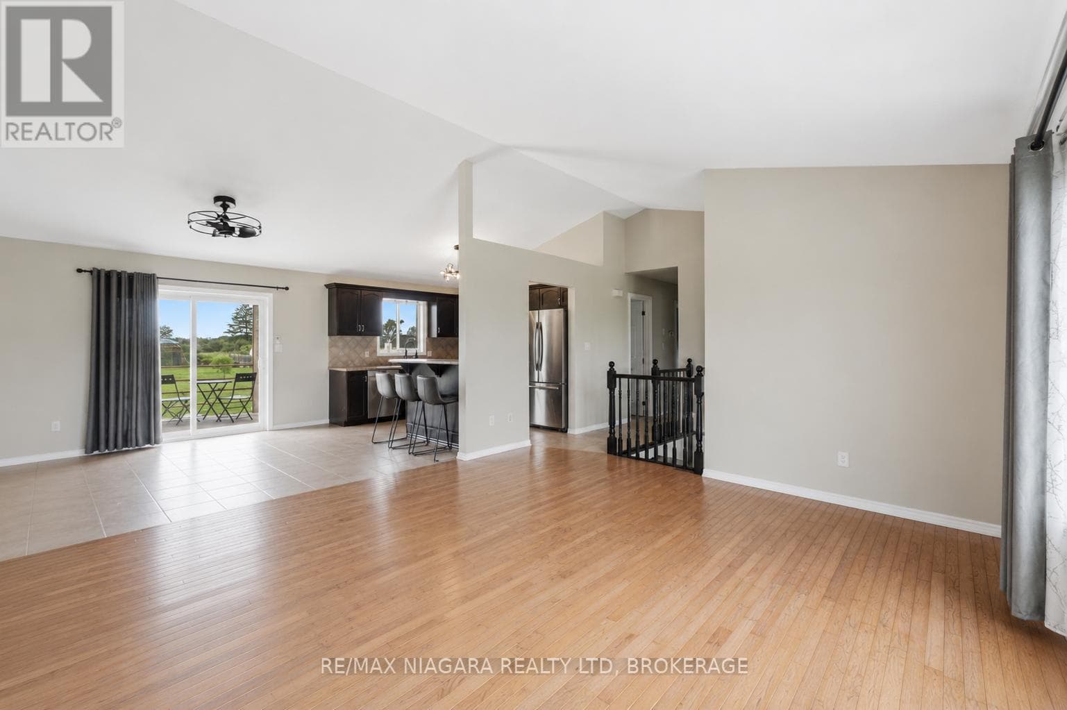Single Family at 661 Carl Road, Thorold (Port Robinson), Ontario - Photo 4 - RE/MAX Garden City Realty