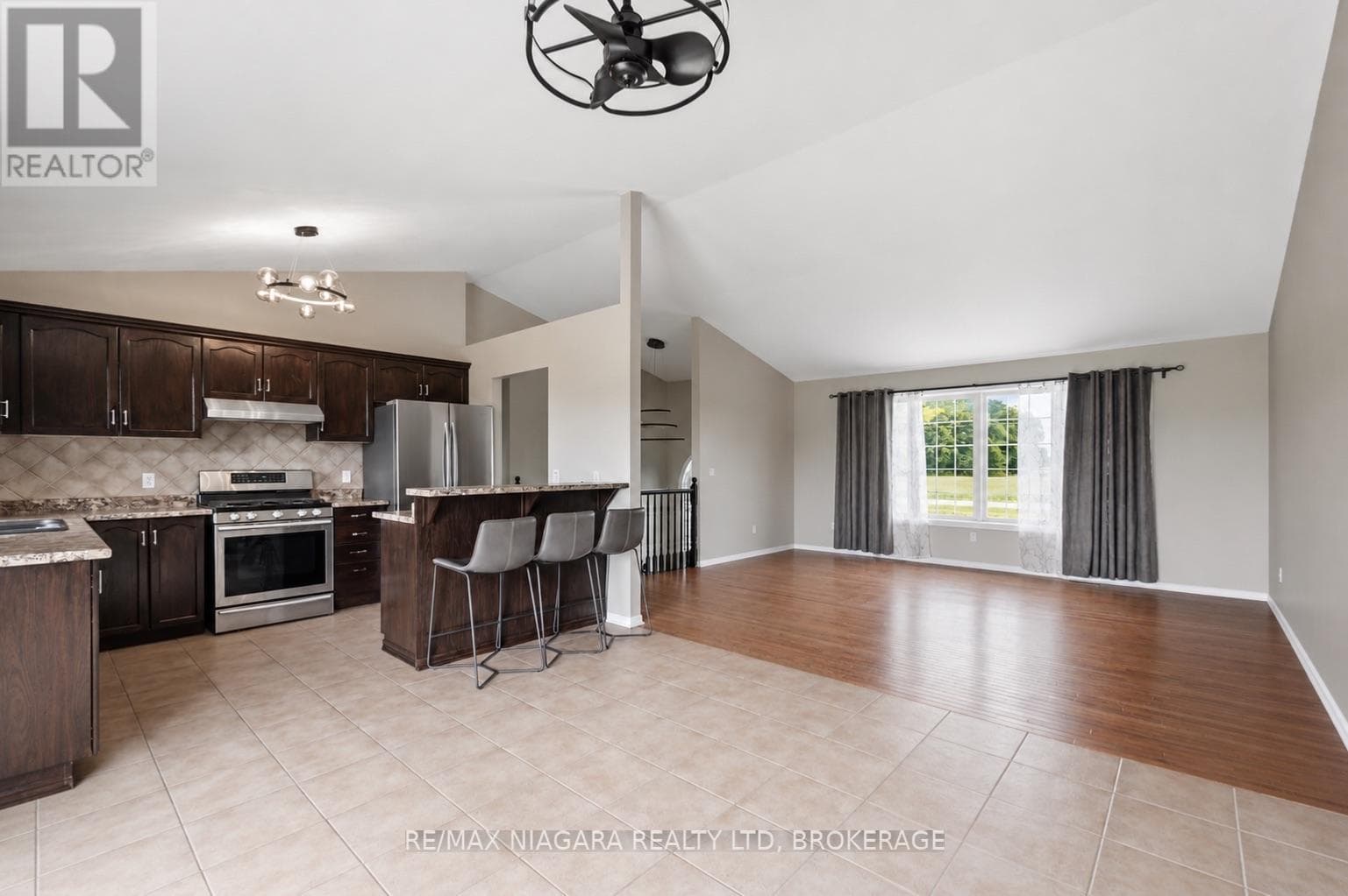 Single Family at 661 Carl Road, Thorold (Port Robinson), Ontario - Photo 6 - RE/MAX Garden City Realty