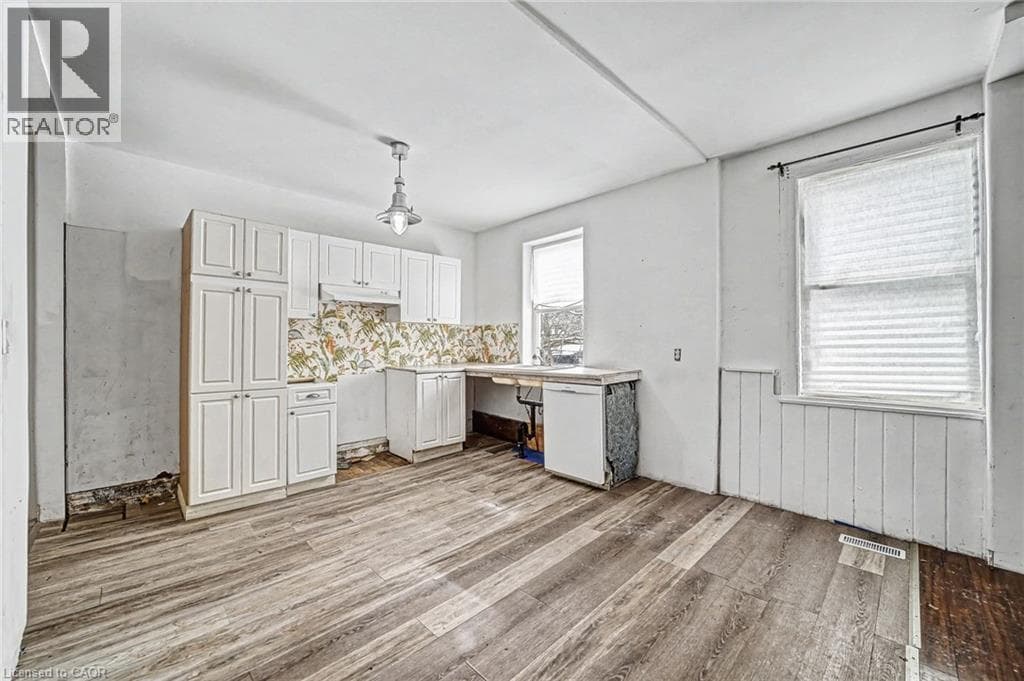 Single Family at 36 RIVER Street, Thorold, Ontario - Photo 10 - RE/MAX Garden City Realty