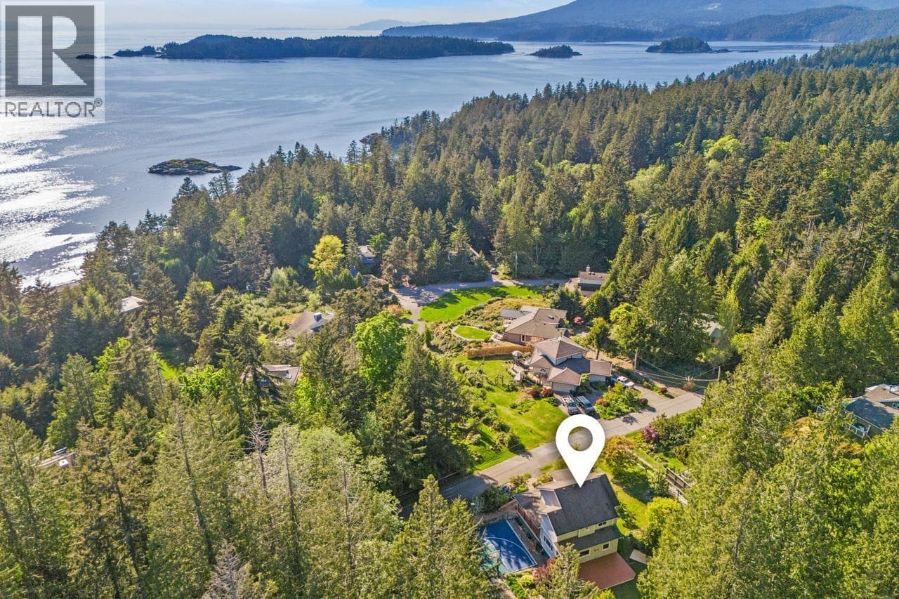 Single Family at 483 BRAEWOOD Place, Bowen Island, British Columbia - Photo 3 - RE/MAX Garden City Realty