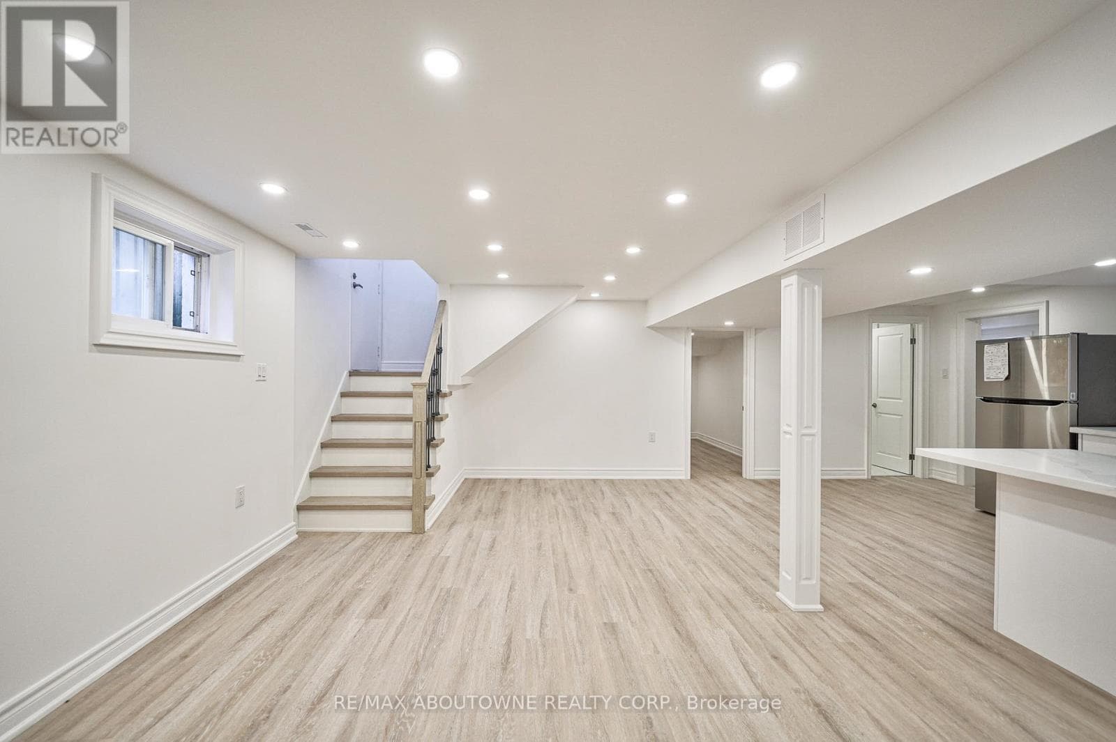 Single Family at Lower- 4395 Longmoor Drive, Burlington (Shoreacres), Ontario - Photo 6 - RE/MAX Garden City Realty