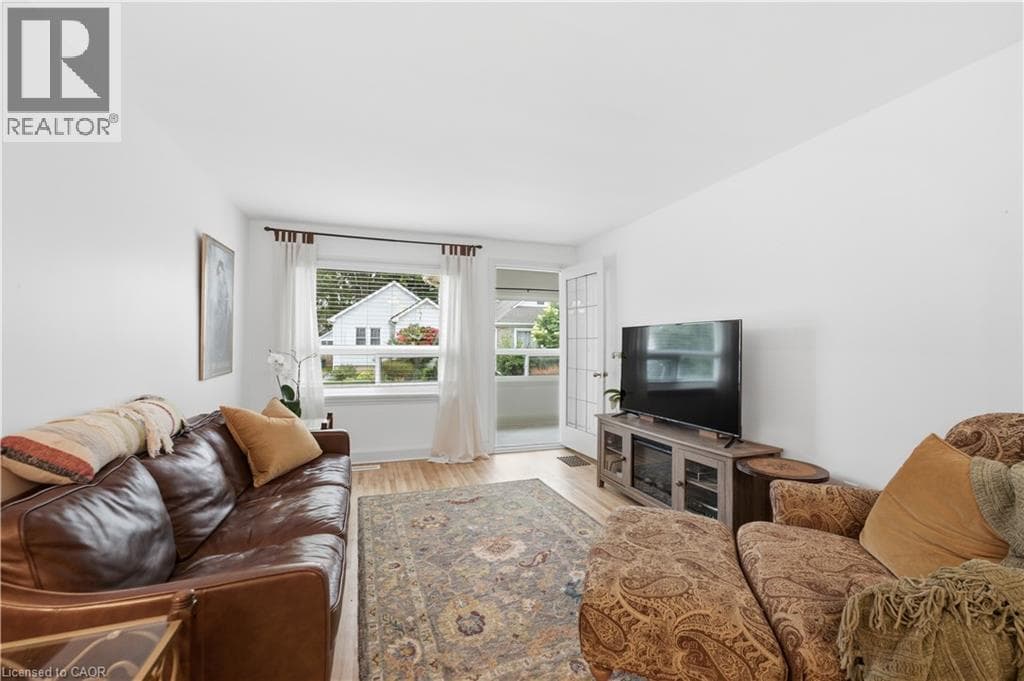 Single Family at 81 VALE Avenue, St. Catharines, Ontario - Photo 6 - RE/MAX Garden City Realty