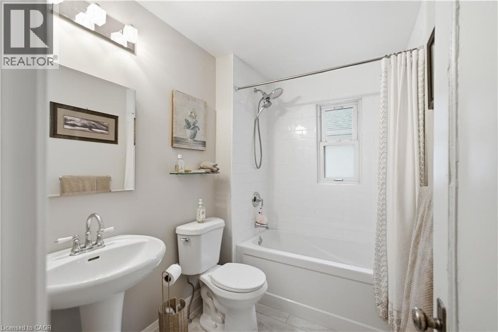 Single Family at 81 VALE Avenue, St. Catharines, Ontario - Photo 9 - RE/MAX Garden City Realty