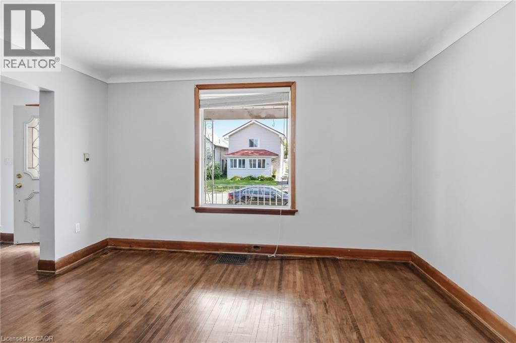 Single Family at Front- 53 ALBERT Street, Welland, Ontario - Photo 4 - RE/MAX Garden City Realty
