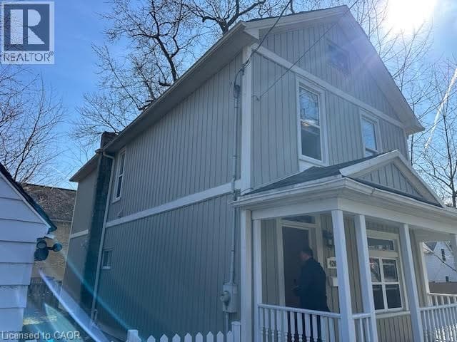 Single Family at 4208 TERRACE Avenue, Niagara Falls, Ontario - Photo 4 - RE/MAX Garden City Realty