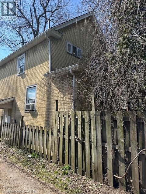 Single Family at 4115 MAY Avenue, Niagara Falls, Ontario - Photo 3 - RE/MAX Garden City Realty