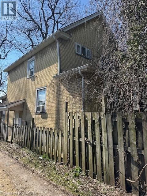 Single Family at 4115 MAY Avenue, Niagara Falls, Ontario - Photo 5 - RE/MAX Garden City Realty