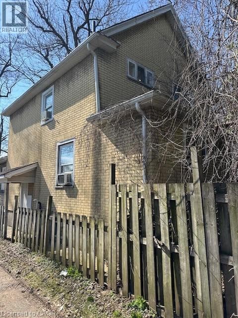 Single Family at 4115 MAY Avenue, Niagara Falls, Ontario - Photo 8 - RE/MAX Garden City Realty