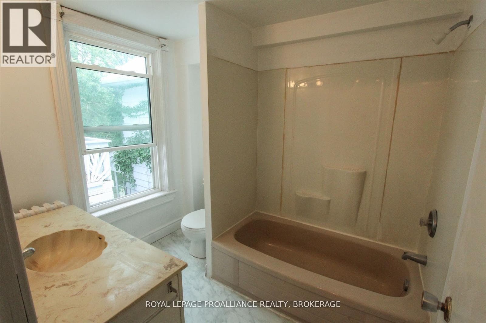 Single Family at 366 Alfred Street, Kingston (Central City East), Ontario - Photo 4 - RE/MAX Garden City Realty