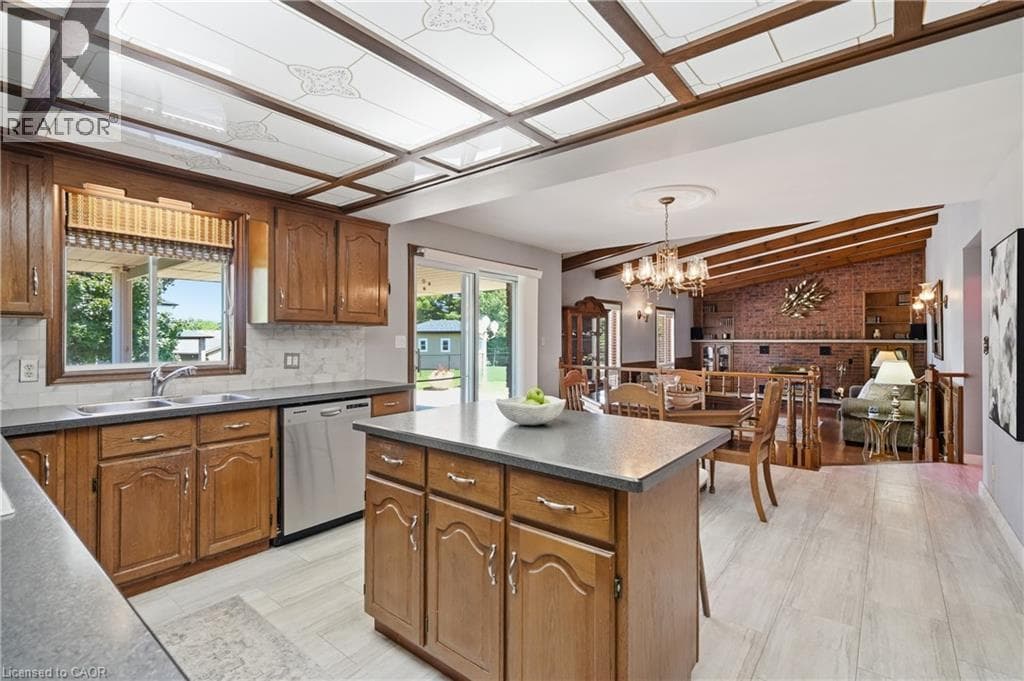 Single Family at 24 RENFREW Drive, Thorold, Ontario - Photo 9 - RE/MAX Garden City Realty