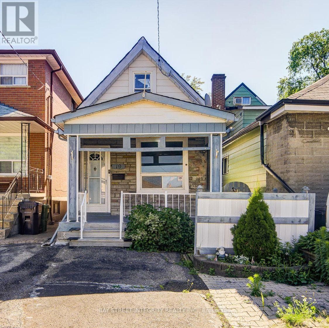 19 Robinson Avenue