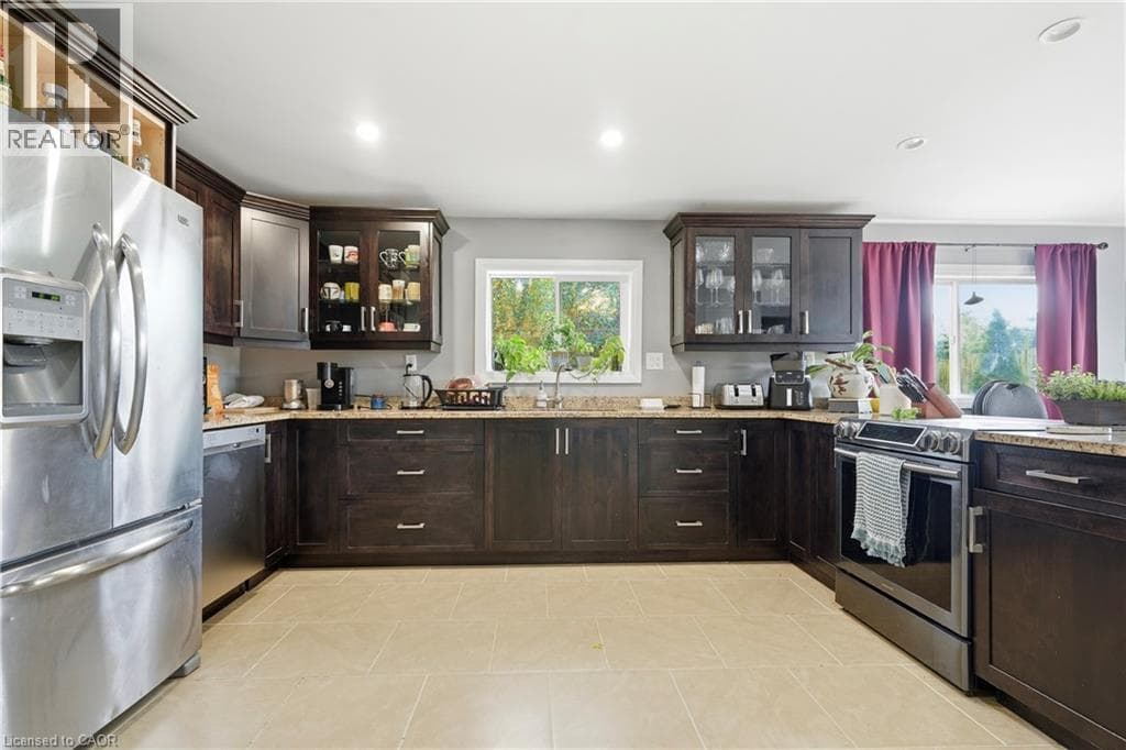 Single Family at 7186 GARNER Road, Niagara Falls, Ontario - Photo 7 - RE/MAX Garden City Realty
