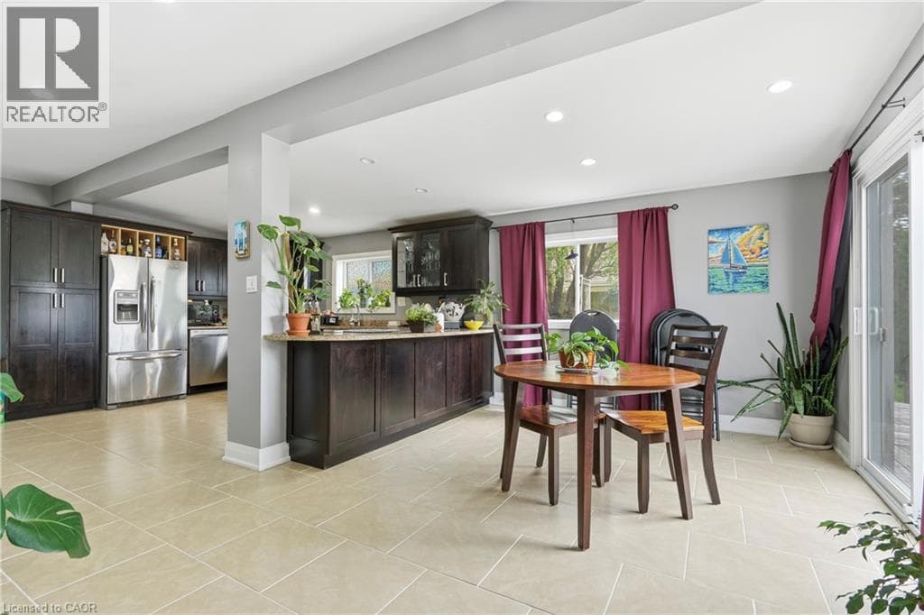 Single Family at 7186 GARNER Road, Niagara Falls, Ontario - Photo 8 - RE/MAX Garden City Realty