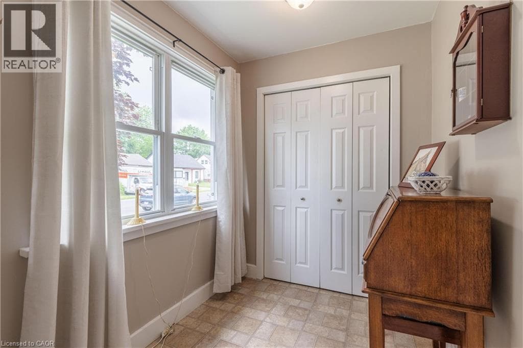 Single Family at 6176 CHURCHILL Street, Niagara Falls, Ontario - Photo 4 - RE/MAX Garden City Realty