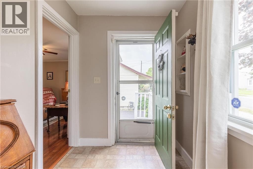 Single Family at 6176 CHURCHILL Street, Niagara Falls, Ontario - Photo 5 - RE/MAX Garden City Realty