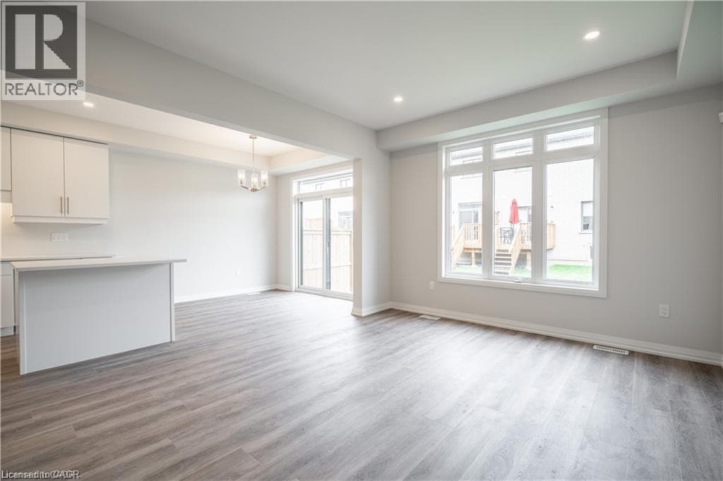 Single Family at 49- 4552 PORTAGE Road, Niagara Falls, Ontario - Photo 7 - RE/MAX Garden City Realty