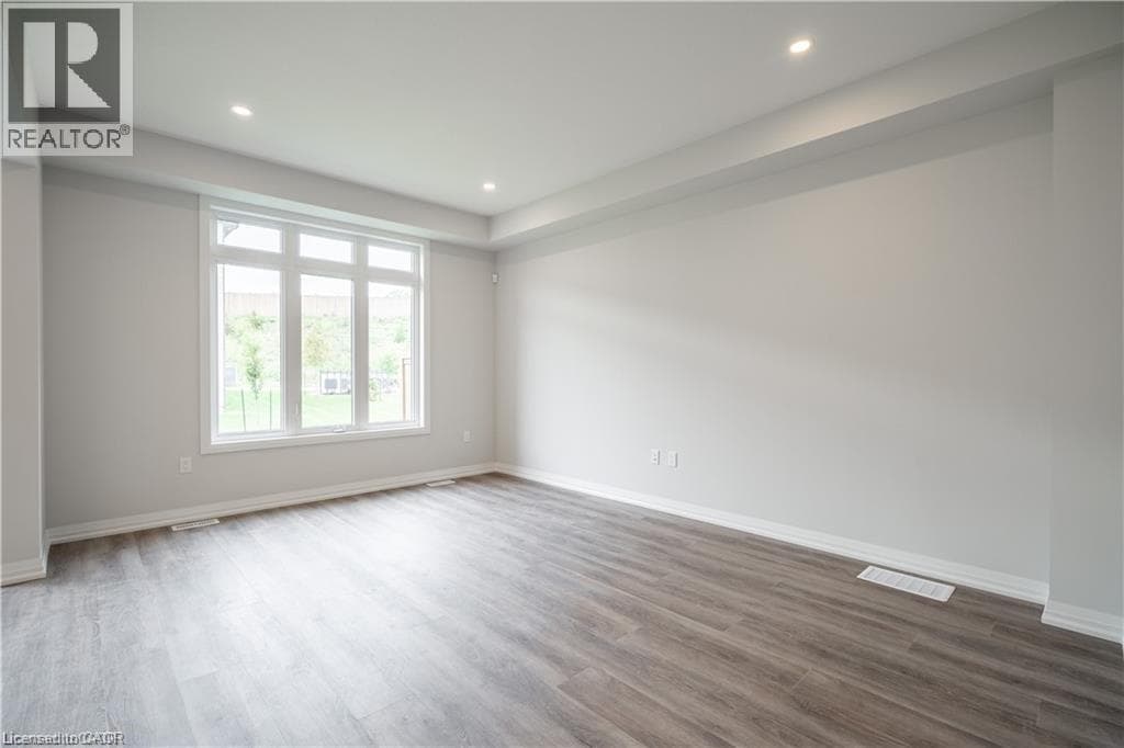 Single Family at 49- 4552 PORTAGE Road, Niagara Falls, Ontario - Photo 4 - RE/MAX Garden City Realty