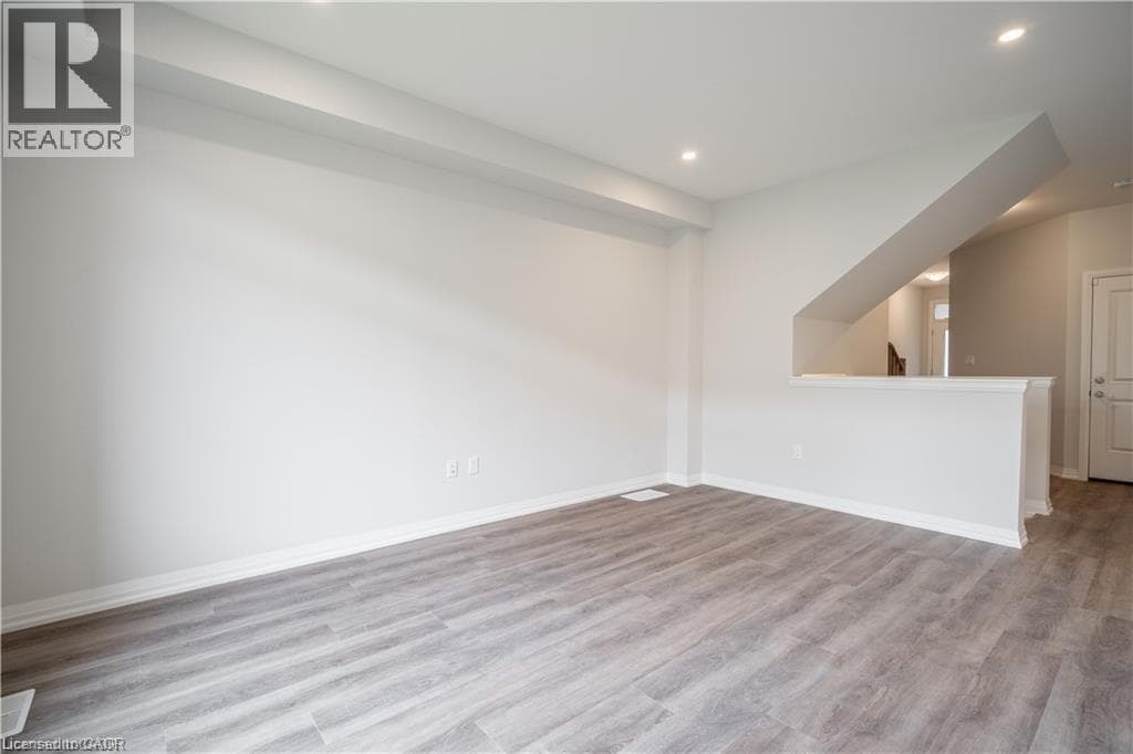 Single Family at 49- 4552 PORTAGE Road, Niagara Falls, Ontario - Photo 5 - RE/MAX Garden City Realty