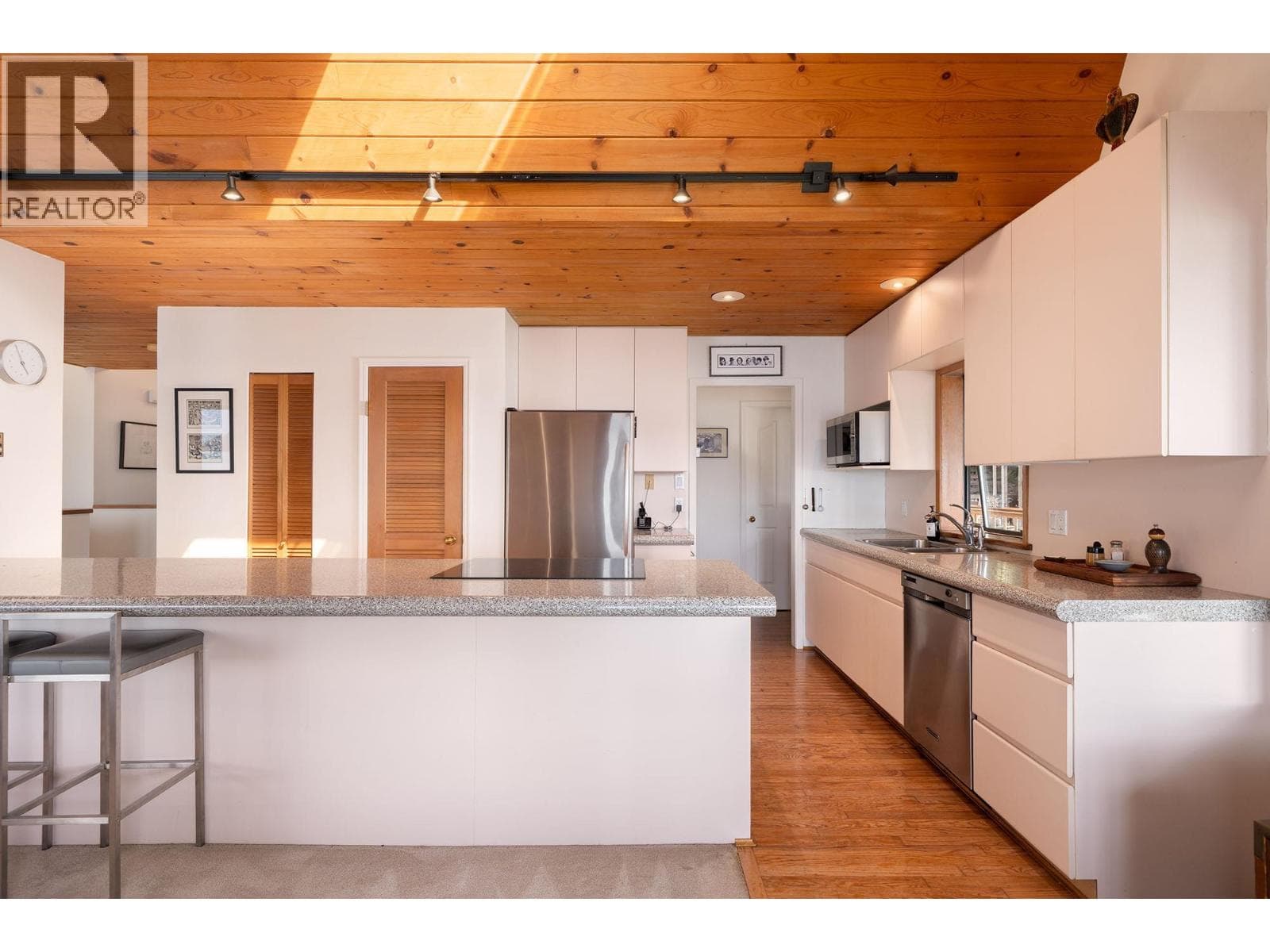 Single Family at 990 WINDJAMMER Road, Bowen Island, British Columbia - Photo 10 - RE/MAX Garden City Realty