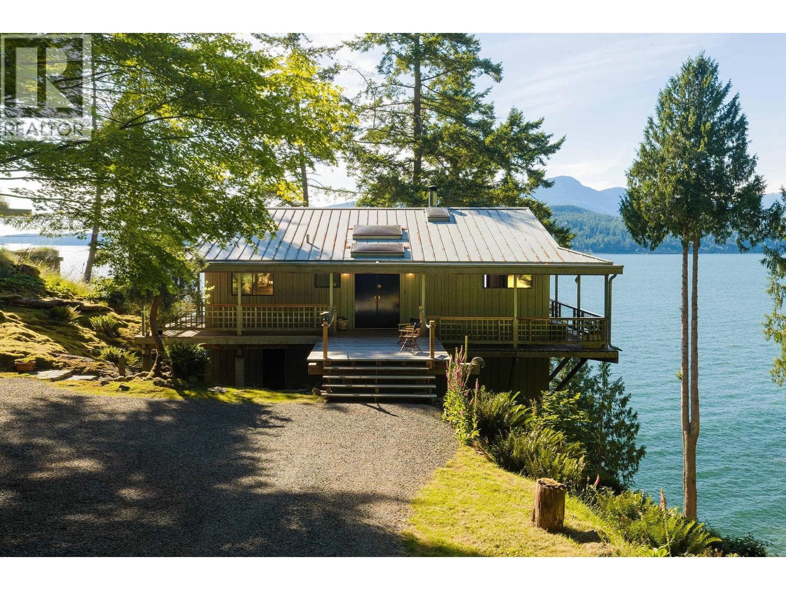 Single Family at 990 WINDJAMMER Road, Bowen Island, British Columbia - Photo 4 - RE/MAX Garden City Realty