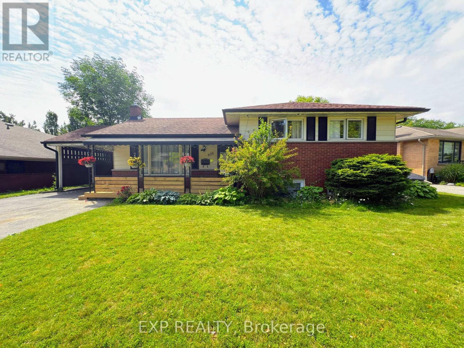 438 Magnolia Crescent