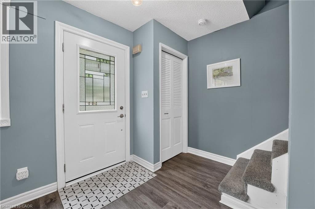 Single Family at 49 BIRCHPARK Drive, Grimsby, Ontario - Photo 2 - RE/MAX Garden City Realty