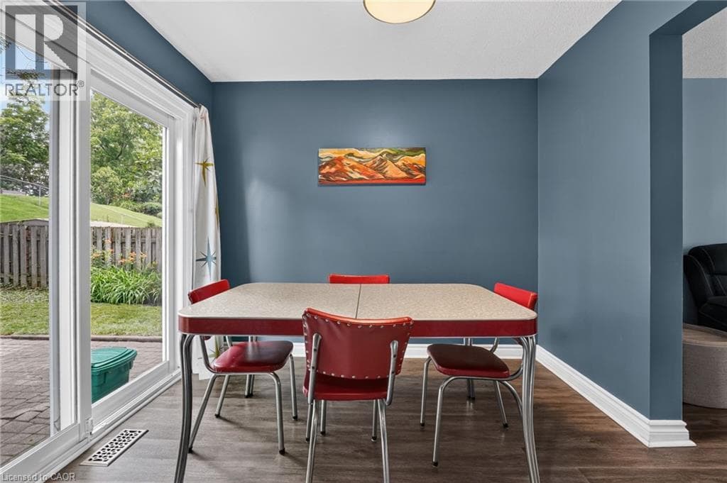 Single Family at 49 BIRCHPARK Drive, Grimsby, Ontario - Photo 7 - RE/MAX Garden City Realty