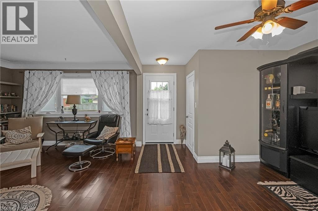 Single Family at 2 CHERRY Avenue, Grimsby, Ontario - Photo 8 - RE/MAX Garden City Realty