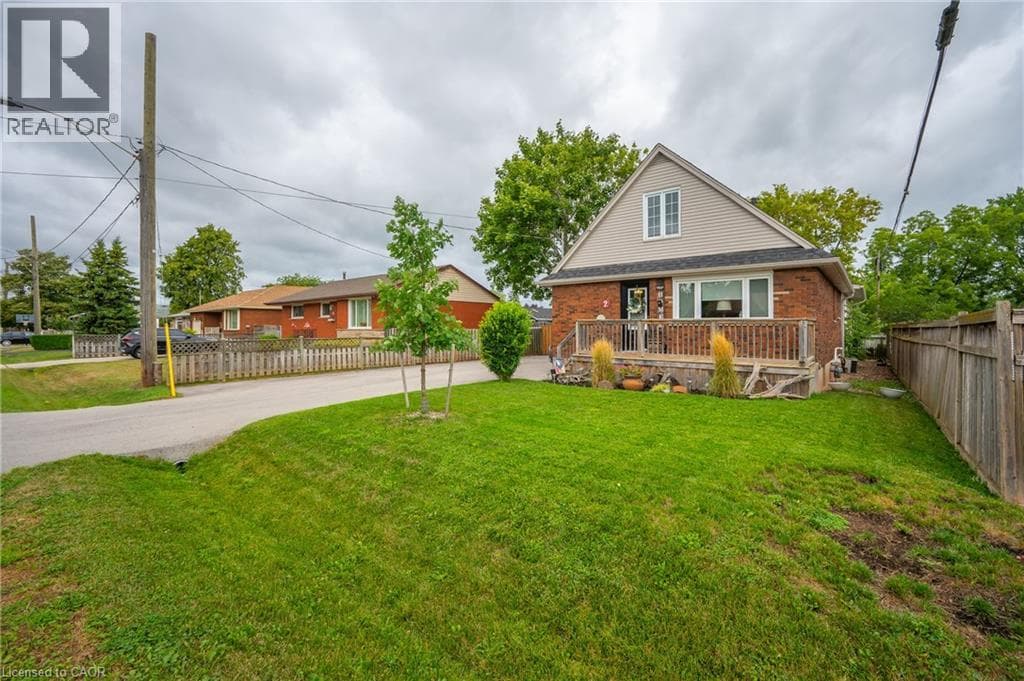 Single Family at 2 CHERRY Avenue, Grimsby, Ontario - Photo 5 - RE/MAX Garden City Realty