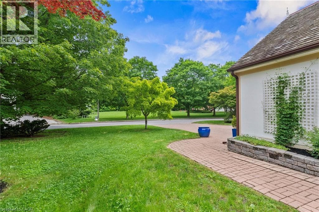 Single Family at 27 OAK Drive, Niagara-on-the-Lake, Ontario - Photo 6 - RE/MAX Garden City Realty
