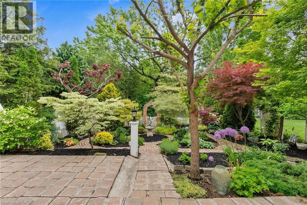 Single Family at 27 OAK Drive, Niagara-on-the-Lake, Ontario - Photo 5 - RE/MAX Garden City Realty