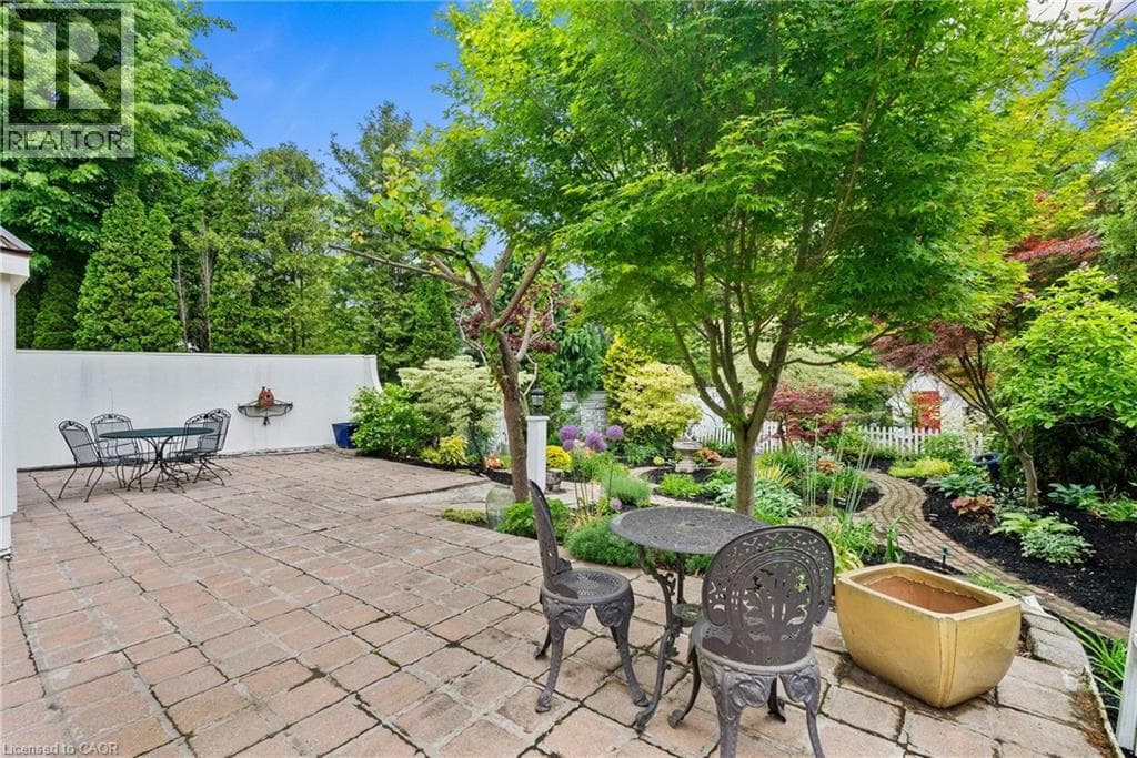 Single Family at 27 OAK Drive, Niagara-on-the-Lake, Ontario - Photo 8 - RE/MAX Garden City Realty