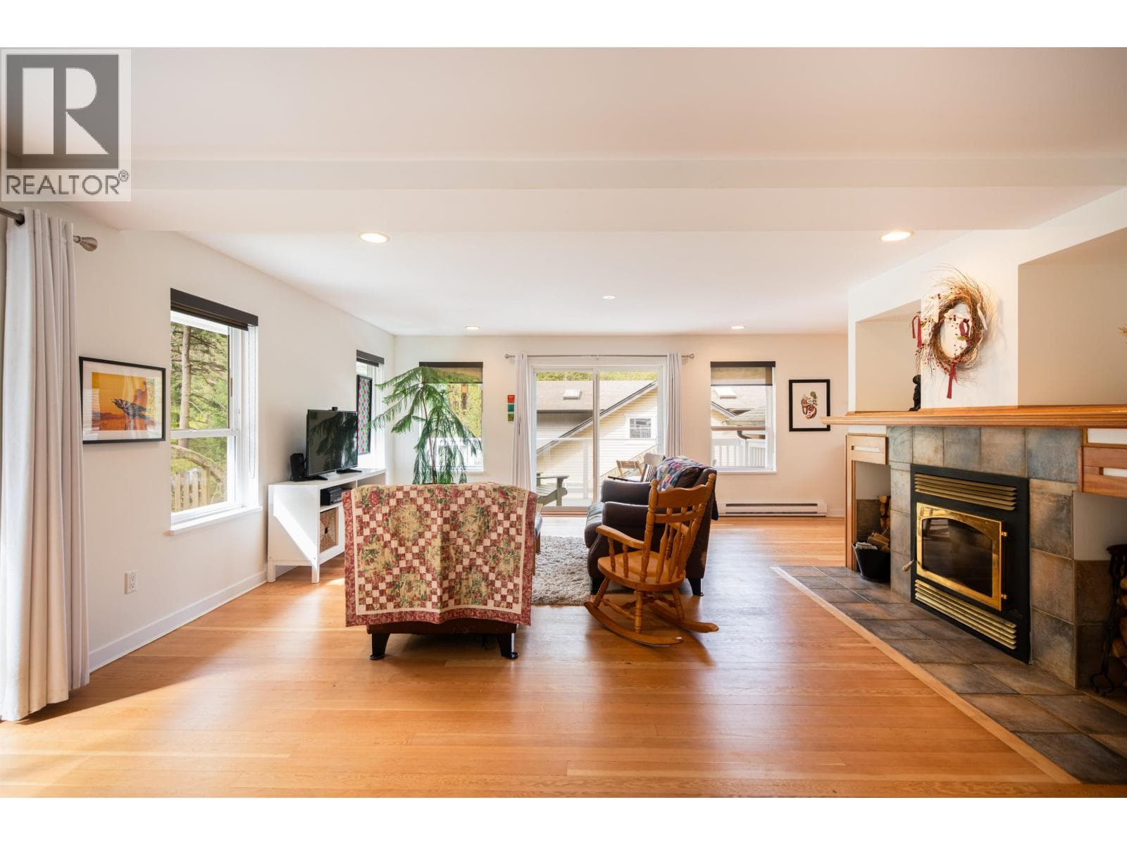 Single Family at 1288 EAGLE CLIFF Road, Bowen Island, British Columbia - Photo 10 - RE/MAX Garden City Realty